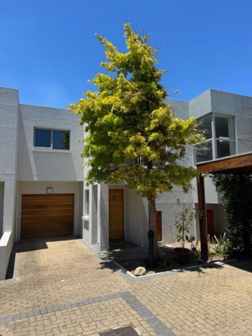 Luxury Townhouse In Stellenbosch Central Ngoại thất bức ảnh